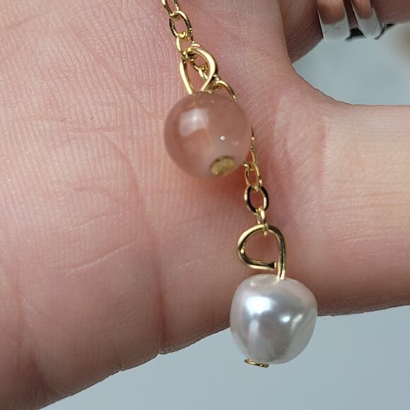 Beaded Women's Stretch Bracelet Gold Chain White and Pink - Picture 4 of 6